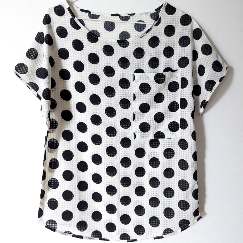 Cute polka dots black and white 🖤 🤍 SS Tee